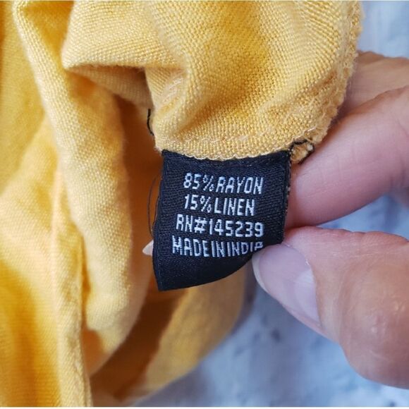 STYLE ENVY Linen-Blend Knotted Front Cropped Button Down Shirt Small - Picture 5 of 7